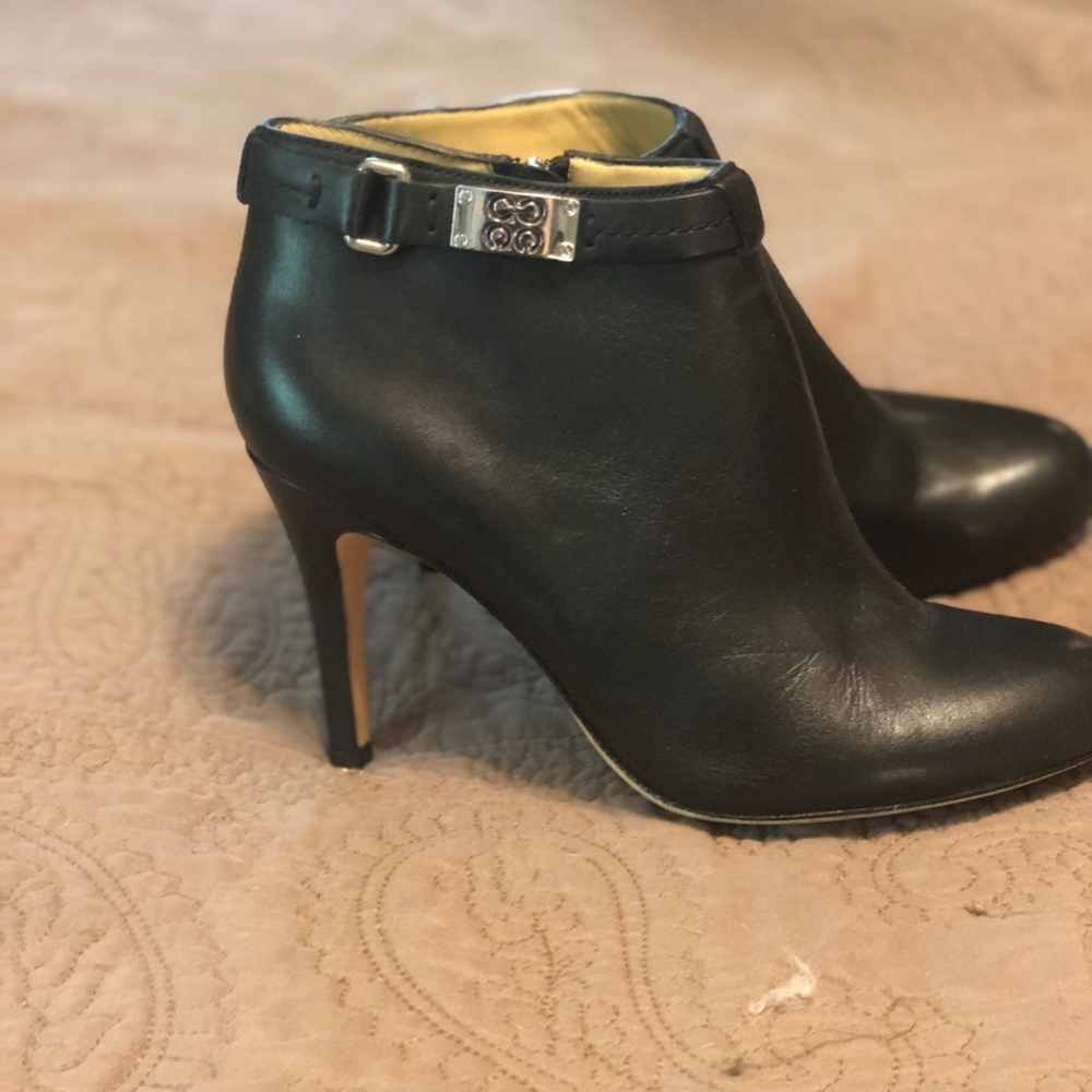 VEUC Coach Black Leather Bootie Size 7.5